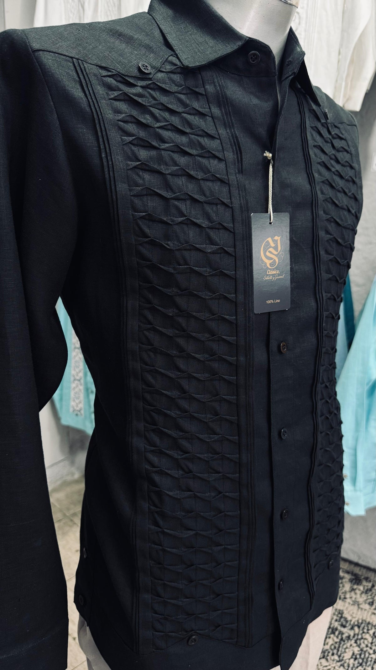 Guayabera Escama Negro 100% lino